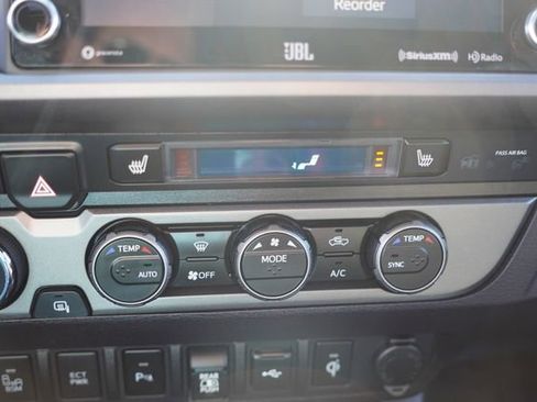 Used 2022 Toyota Tacoma TRD Off-Road w/ TRD Premium Off Road Package image 26