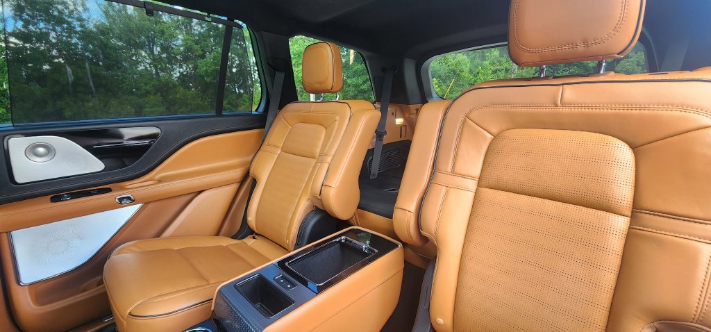 Used 2025 Lincoln Aviator Black Label w/ Jet Appearance Package AWD/4WD image 21