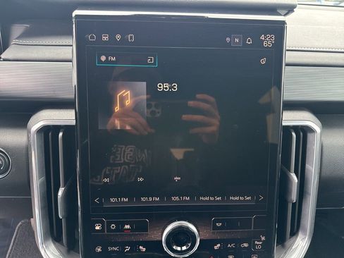 Used 2025 GMC Acadia Elevation image 19