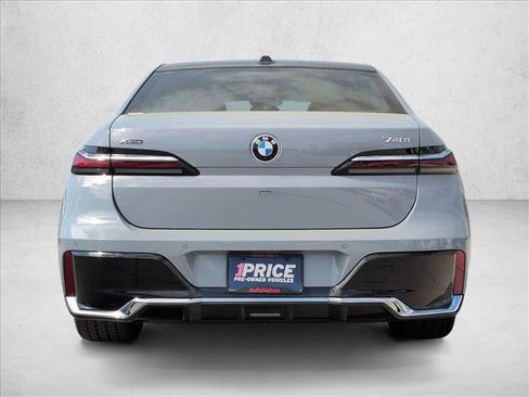 Used 2025 BMW 740i xDrive AWD/4WD image 7