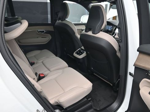 New 2026 Volvo XC90 B6 Ultra image 37