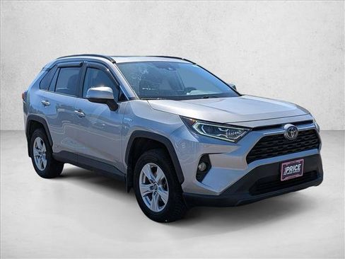 Used 2020 Toyota RAV4 XLE w/ Convenience Package AWD/4WD image 3