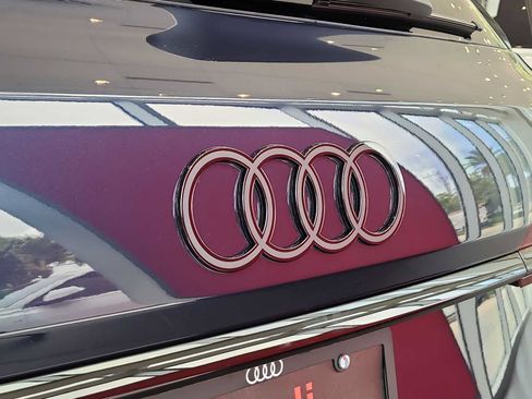 New 2026 Audi SQ7 Prestige AWD/4WD image 8