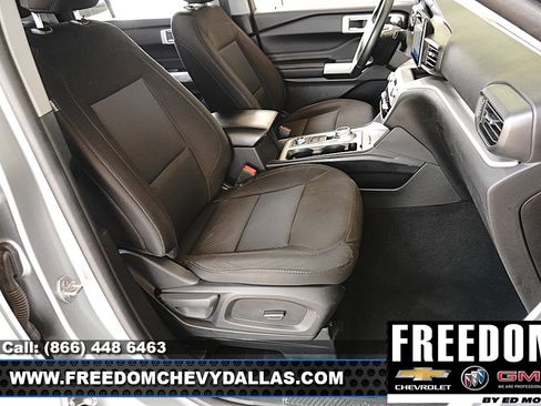 Used 2023 Ford Explorer XLT AWD/4WD image 12