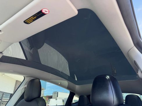 Used 2022 Tesla Model Y Long Range AWD/4WD image 26