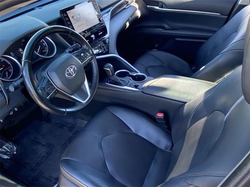 Used 2021 Toyota Camry XLE image 6