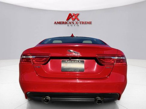 Used 2019 Jaguar XE Premium image 4