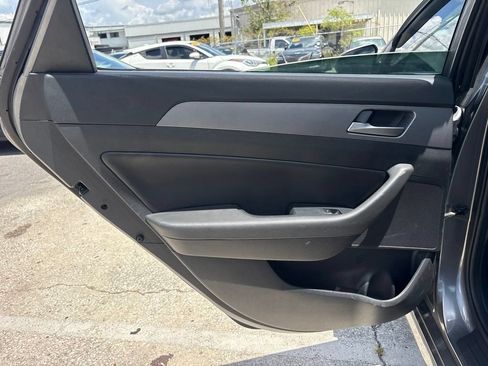 Used 2018 Hyundai Sonata SEL w/ Tech Package 04 FWD image 12