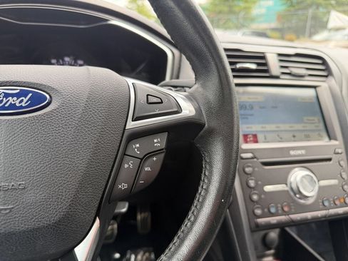 Used 2017 Ford Fusion Titanium FWD image 16