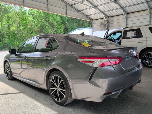 Used 2020 Toyota Camry SE w/ Convenience Package FWD image 5