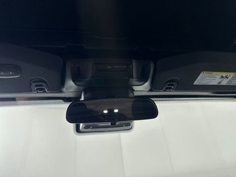 Used 2024 Jeep Wrangler Unlimited image 23