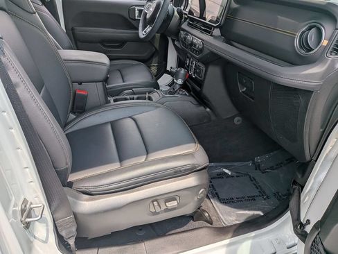 Certified 2025 Jeep Wrangler Unlimited Sahara AWD/4WD image 30