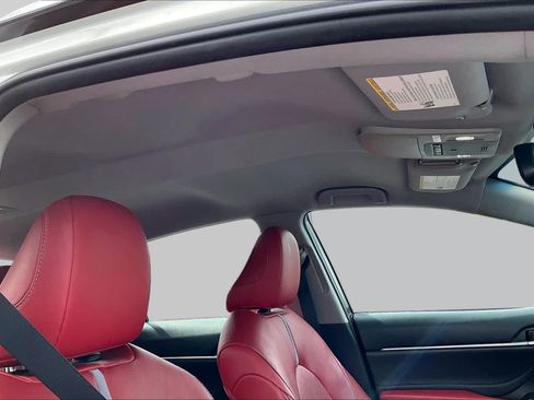 Used 2018 Toyota Camry XSE FWD image 12
