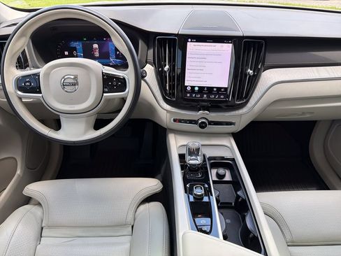 Used 2023 Volvo XC60 B5 Ultimate w/ Climate Package FWD image 14