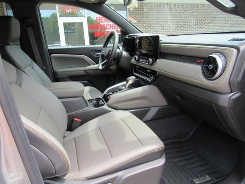 Used 2024 Chevrolet Colorado ZR2 w/ ZR2 Convenience Package III AWD/4WD image 34