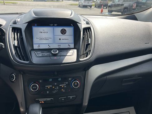 Used 2019 Ford Escape SE image 13