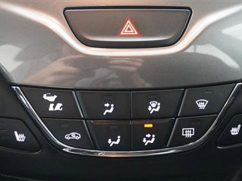 Used 2017 Chevrolet Cruze LT w/ Convenience Package FWD image 15