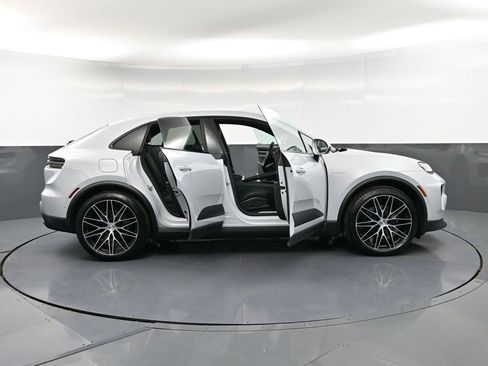 New 2026 Porsche Macan 4 Electric AWD/4WD image 37