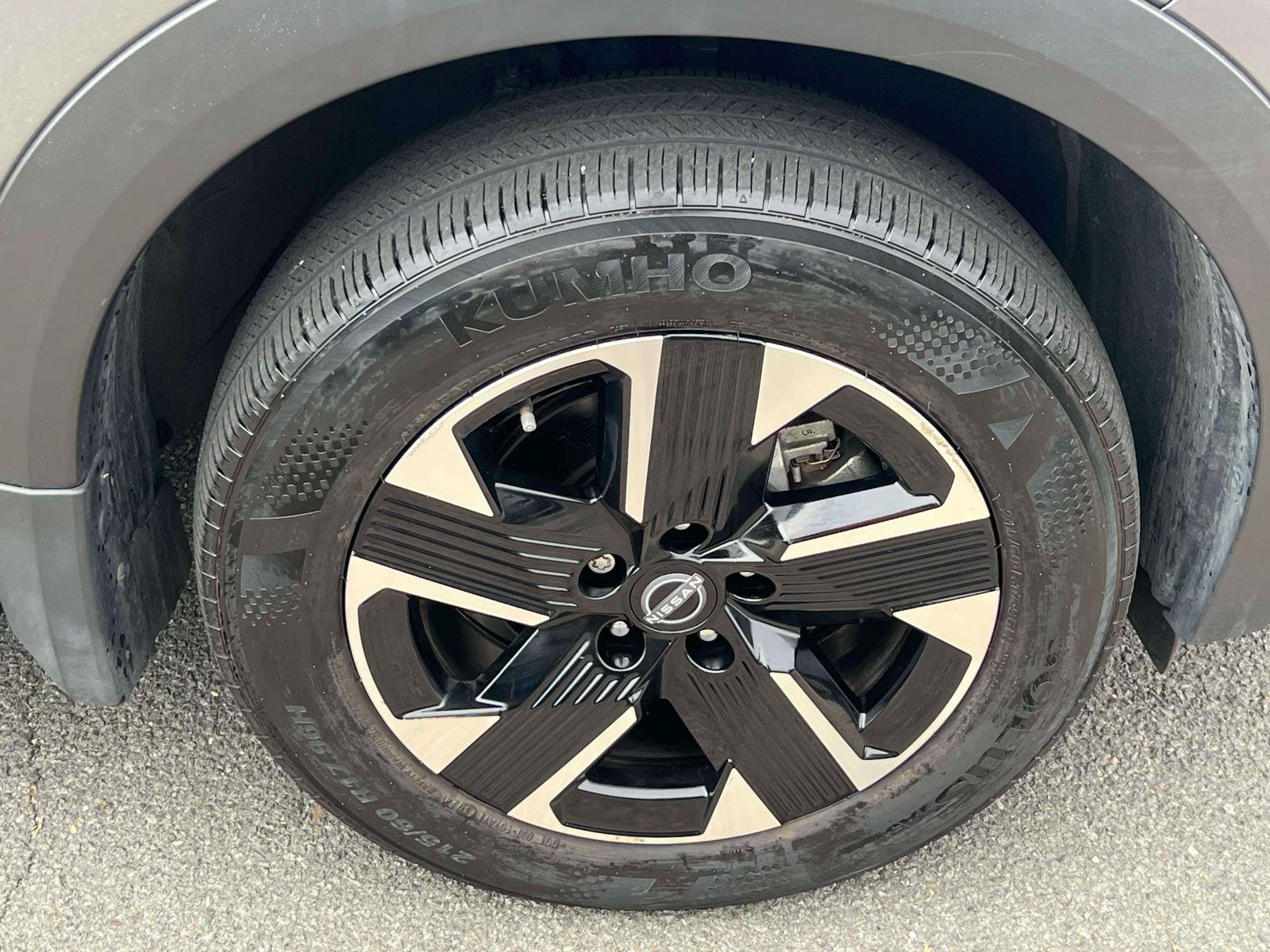 Used 2025 Nissan Kicks SV AWD/4WD image 6