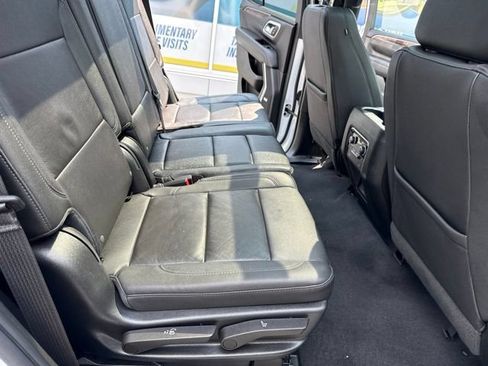 Used 2022 Chevrolet Tahoe Z71 w/ Luxury Package AWD/4WD image 26