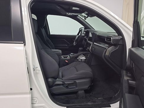Used 2025 Toyota Tacoma SR5 AWD/4WD image 6