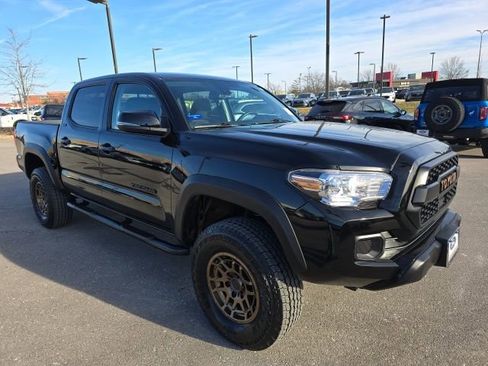 Used 2023 Toyota Tacoma SR5 w/ Trail Edition image 7