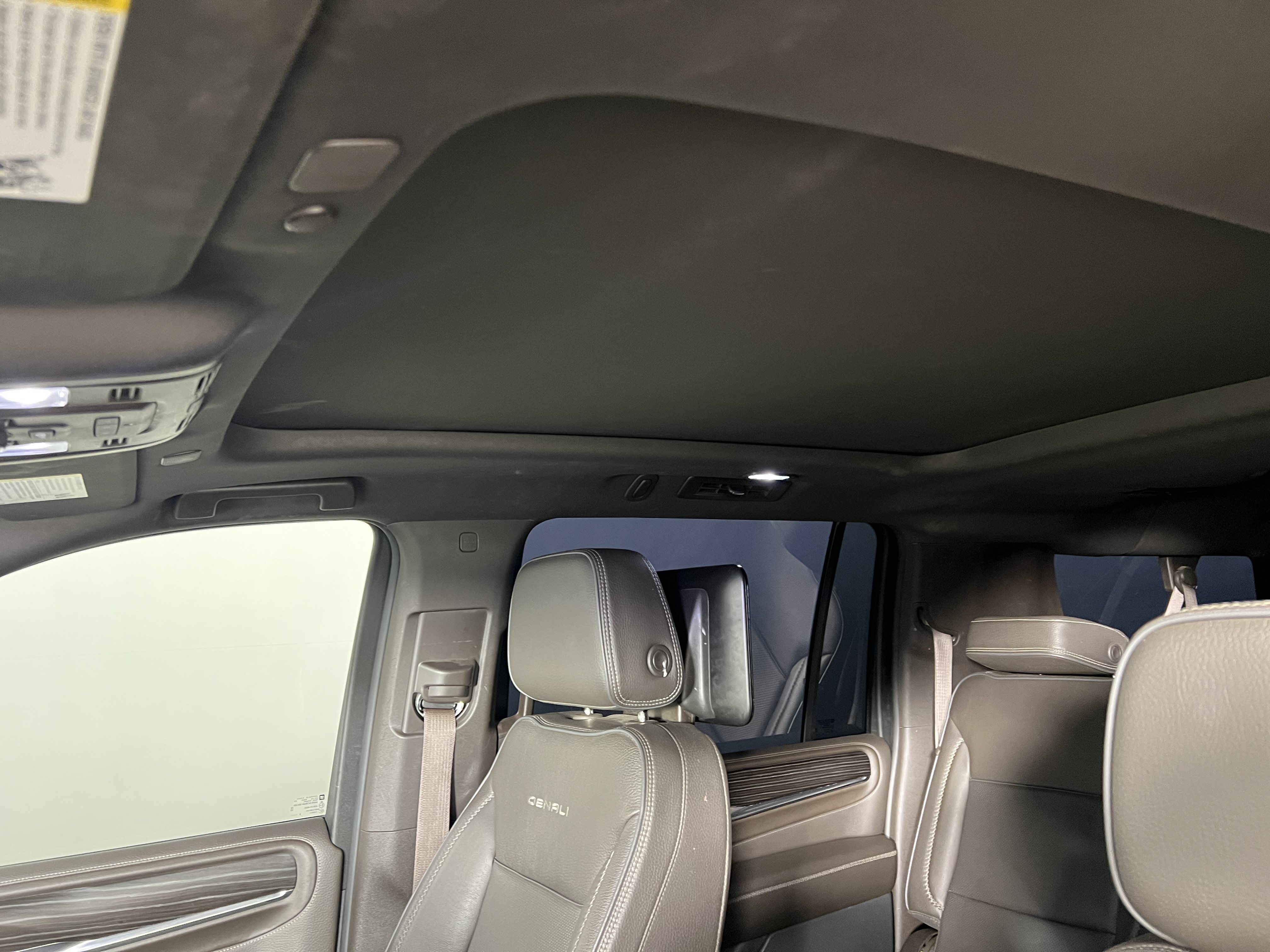 Used 2021 GMC Yukon XL Denali w/ Denali Premium Package AWD/4WD image 19