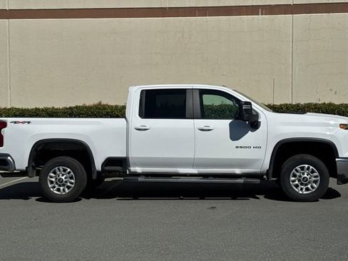 Used 2025 Chevrolet Silverado 2500 LT w/ Convenience Package image 3