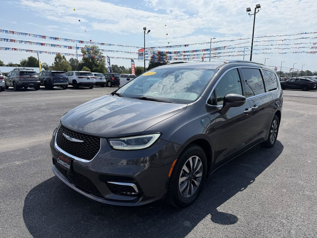 Used 2021 Chrysler Pacifica Touring-L FWD image 9
