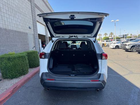 Used 2020 Toyota RAV4 LE w/ Carpet Mat Package FWD image 34