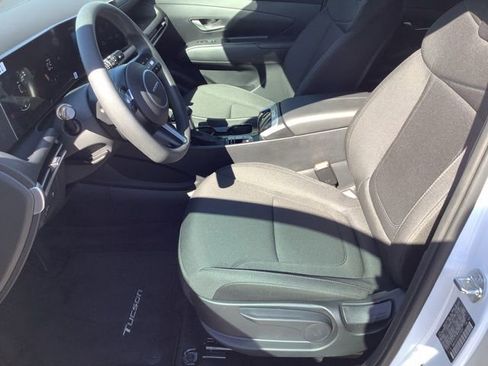 Used 2025 Hyundai Tucson SE image 9