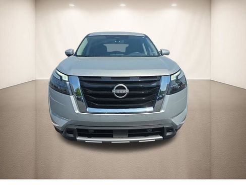 Used 2025 Nissan Pathfinder SL FWD image 16