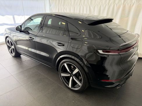 Certified 2025 Porsche Cayenne Turbo AWD/4WD image 3