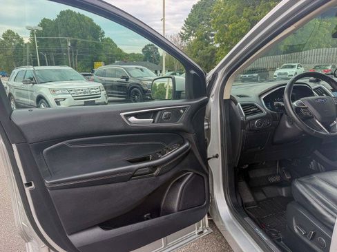 Used 2019 Ford Edge Titanium AWD/4WD image 16