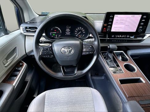 Certified 2024 Toyota Sienna LE AWD/4WD image 6