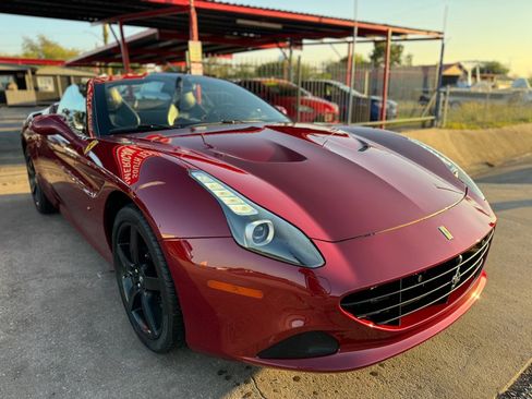 Used 2015 Ferrari California T image 10
