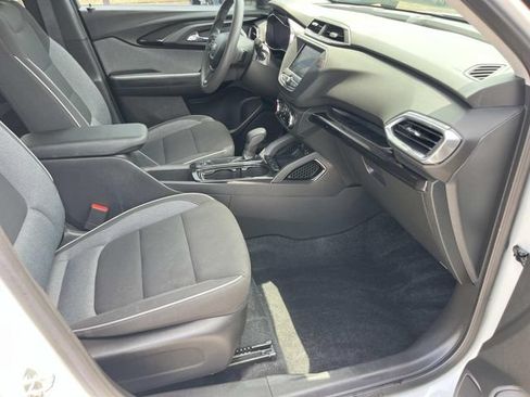 Used 2023 Chevrolet TrailBlazer LT FWD image 23