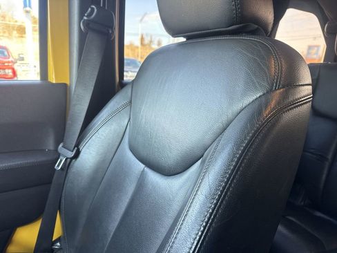 Used 2015 Jeep Wrangler Unlimited Sahara AWD/4WD image 32