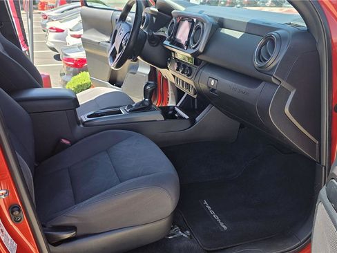 Used 2016 Toyota Tacoma TRD Off-Road w/ Premium & Technology Package RWD image 10