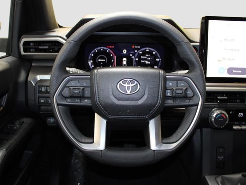 Used 2025 Toyota Tacoma TRD Off-Road AWD/4WD image 28