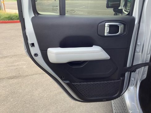 Used 2023 Jeep Wrangler Unlimited Sahara image 27