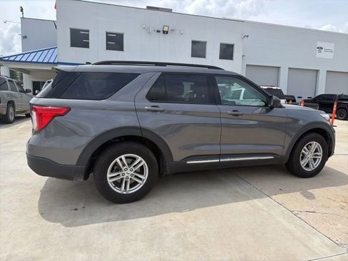 Used 2021 Ford Explorer XLT w/ Equipment Group 202A AWD/4WD image 11