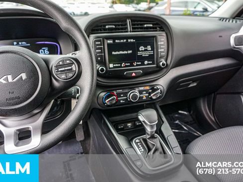 Used 2025 Kia Soul LX w/ LX Technology Package FWD image 32