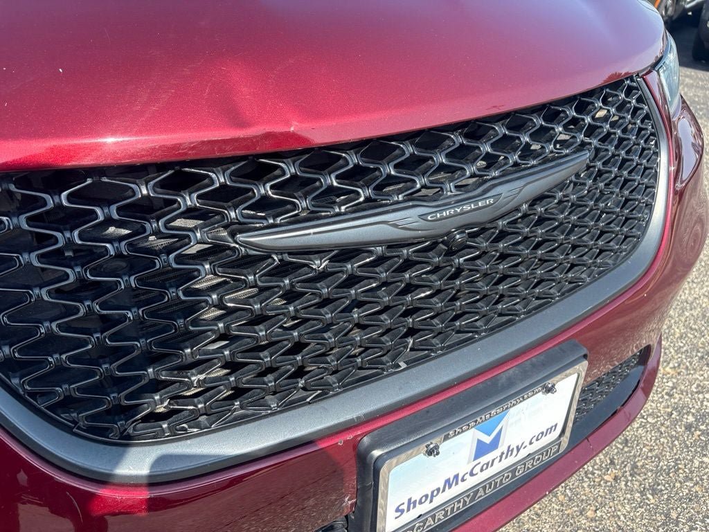 Used 2021 Chrysler Pacifica Touring w/ S Appearance Package FWD image 6