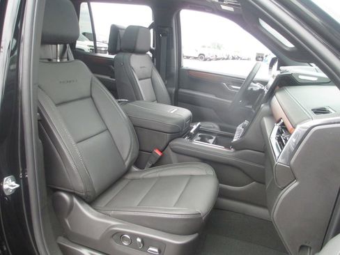 Used 2025 GMC Yukon Denali w/ Denali Reserve Package AWD/4WD image 28