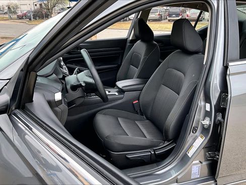 Used 2024 Nissan Altima 2.5 S image 8