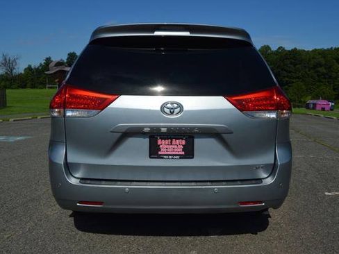 Used 2011 Toyota Sienna XLE w/ XLE Navigation Pkg FWD image 8