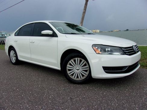 Used 2014 Volkswagen Passat 1.8T S FWD image 2
