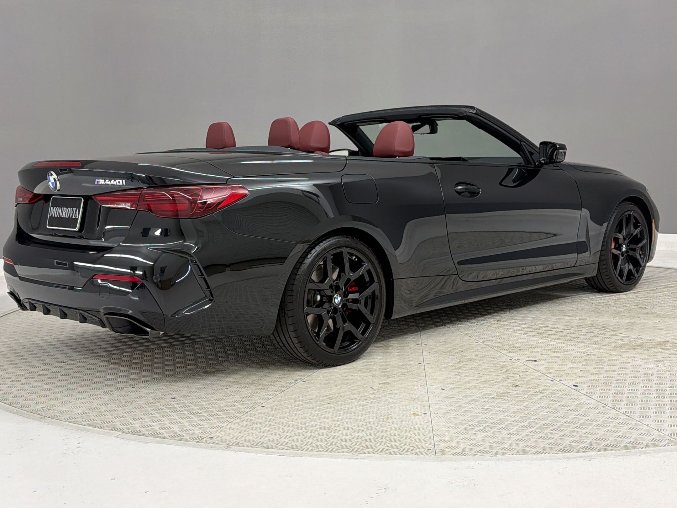 Used 2025 BMW M440i Convertible w/ Premium Package RWD image 9