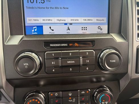 Used 2019 Ford F150 XLT w/ Equipment Group 302A Luxury AWD/4WD image 21